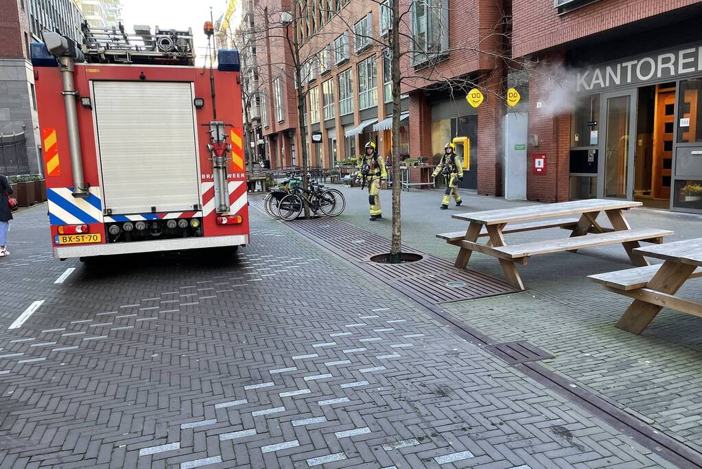 Rookontwikkeling bij brand in kantoorpand