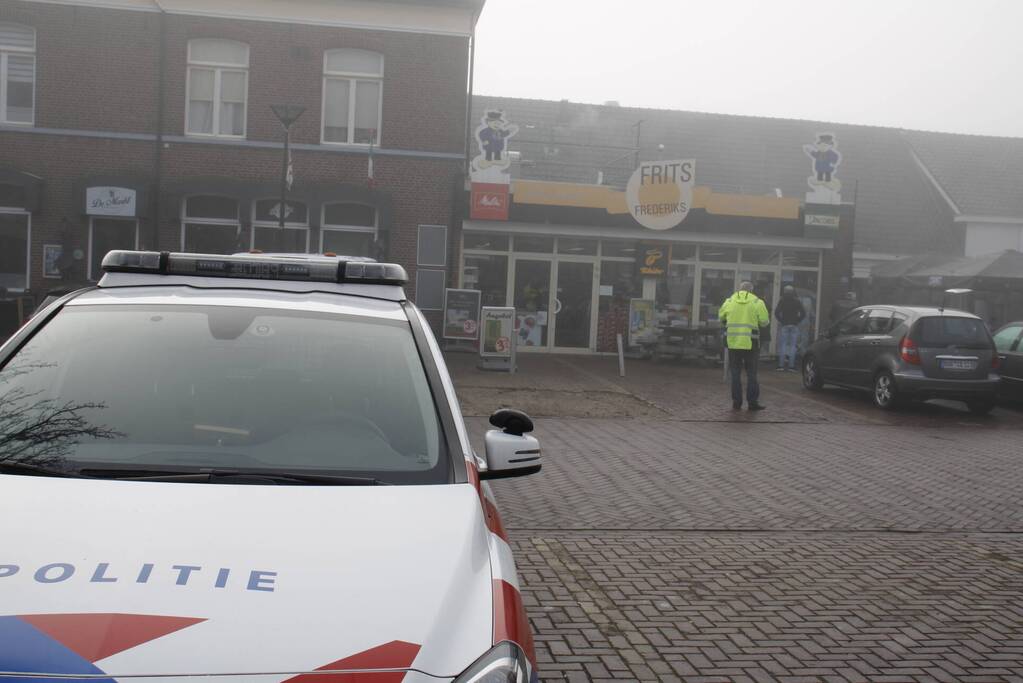 Auto zorgt voor schade aan koffiewinkel