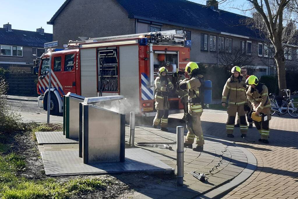 Veel rook bij brand in ondergrondse container
