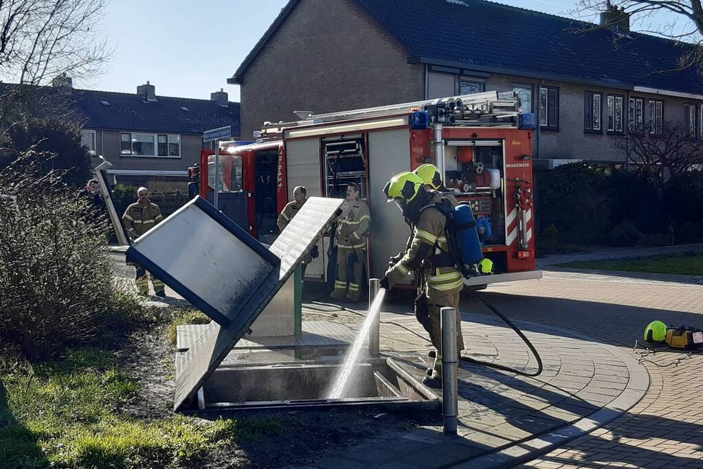 Veel rook bij brand in ondergrondse container