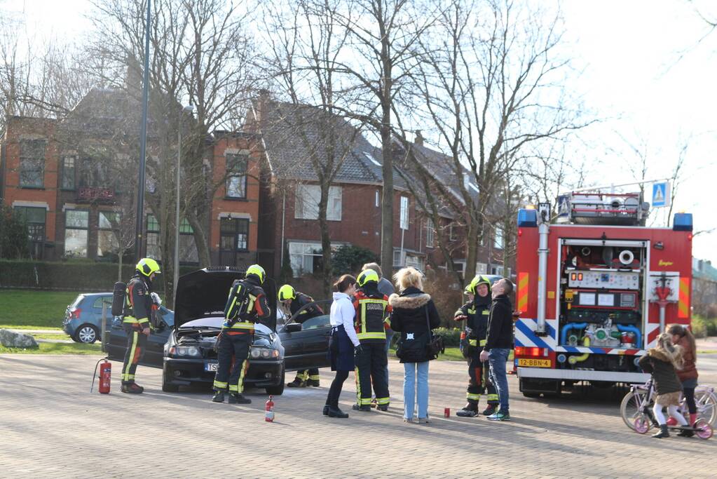 Omstanders voorkomen erger bij autobrand