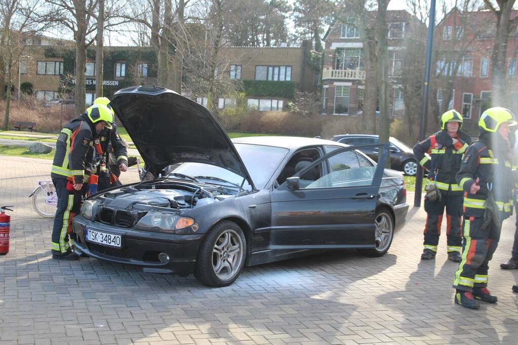 Omstanders voorkomen erger bij autobrand