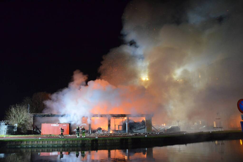 Evacuaties na brand in kringloopwinkel