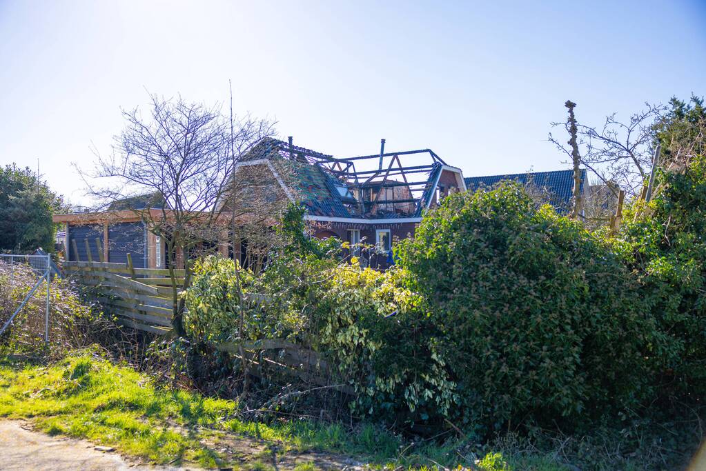 Schade na uitslaande brand bij daglicht goed zichtbaar