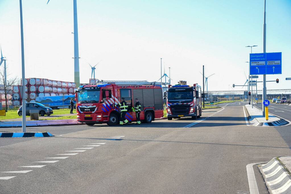 Waterballet op terrein van chemisch bedrijf