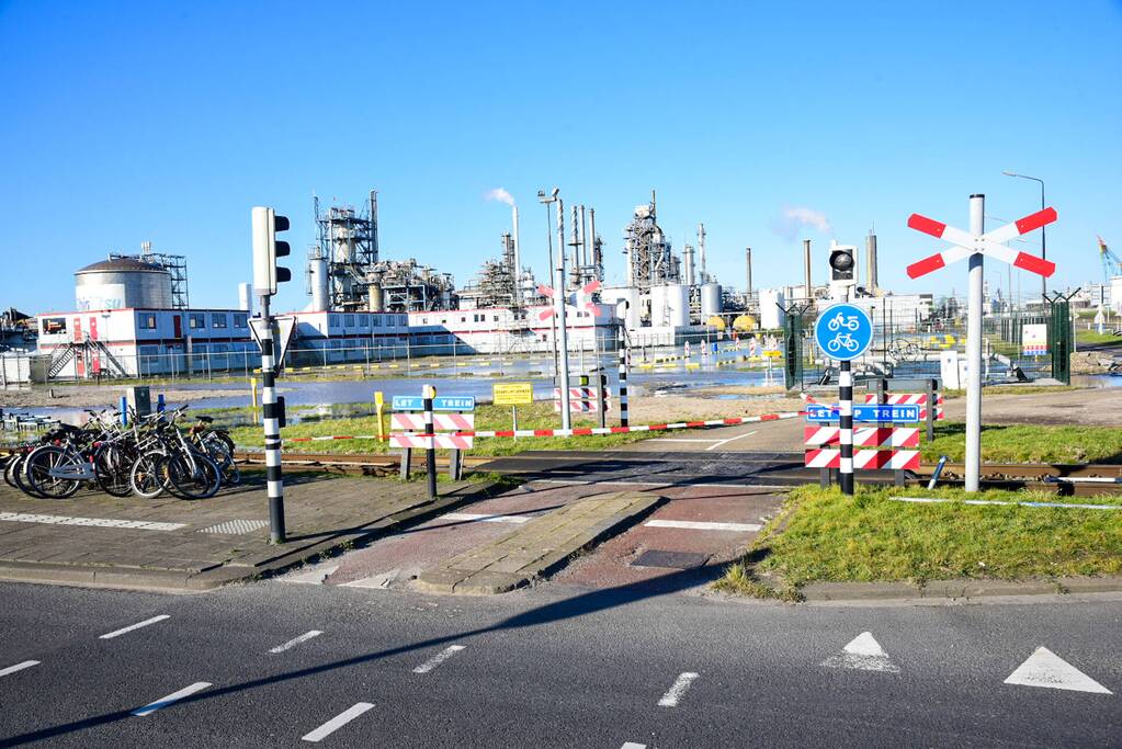 Waterballet op terrein van chemisch bedrijf