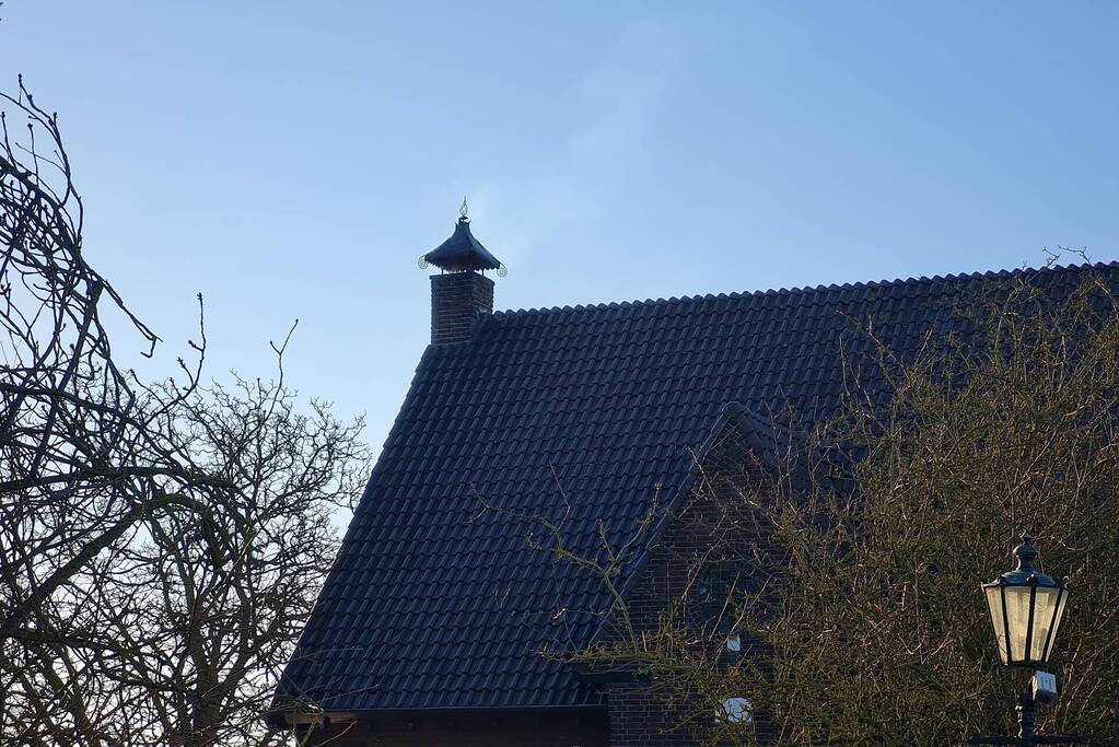 Weg afgesloten vanwege brand in schoorsteen