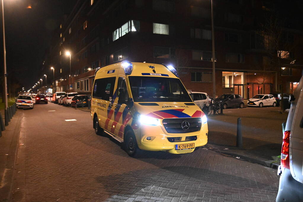 Politie doet onderzoek naar steekpartij in woning