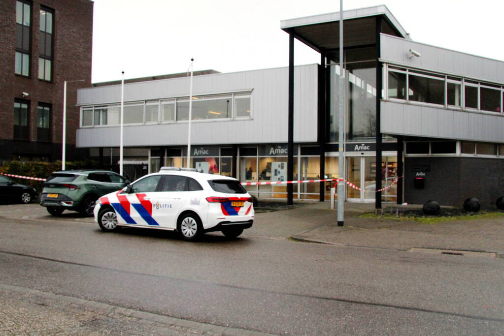 Politie doet onderzoek naar overval op Amac winkel