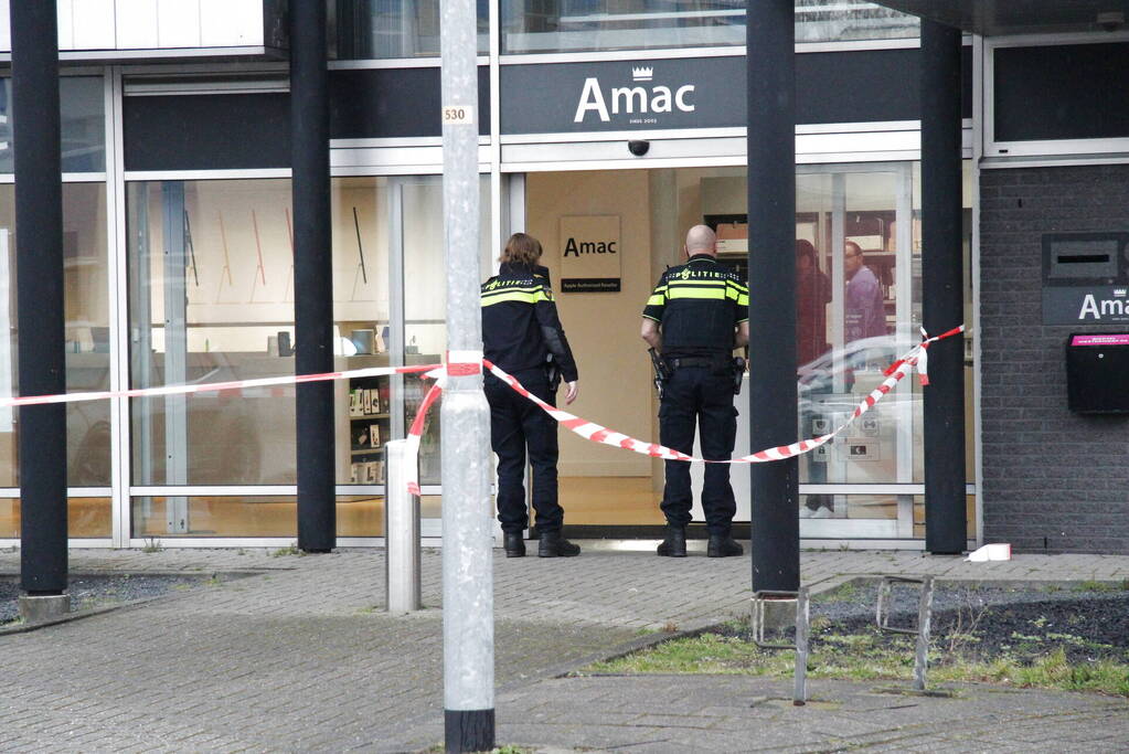 Politie doet onderzoek naar overval op Amac winkel