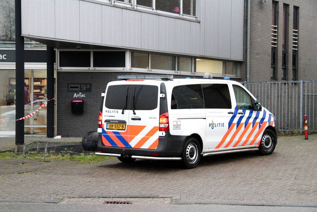 Politie doet onderzoek naar overval op Amac winkel