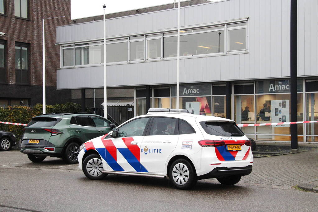 Politie doet onderzoek naar overval op Amac winkel