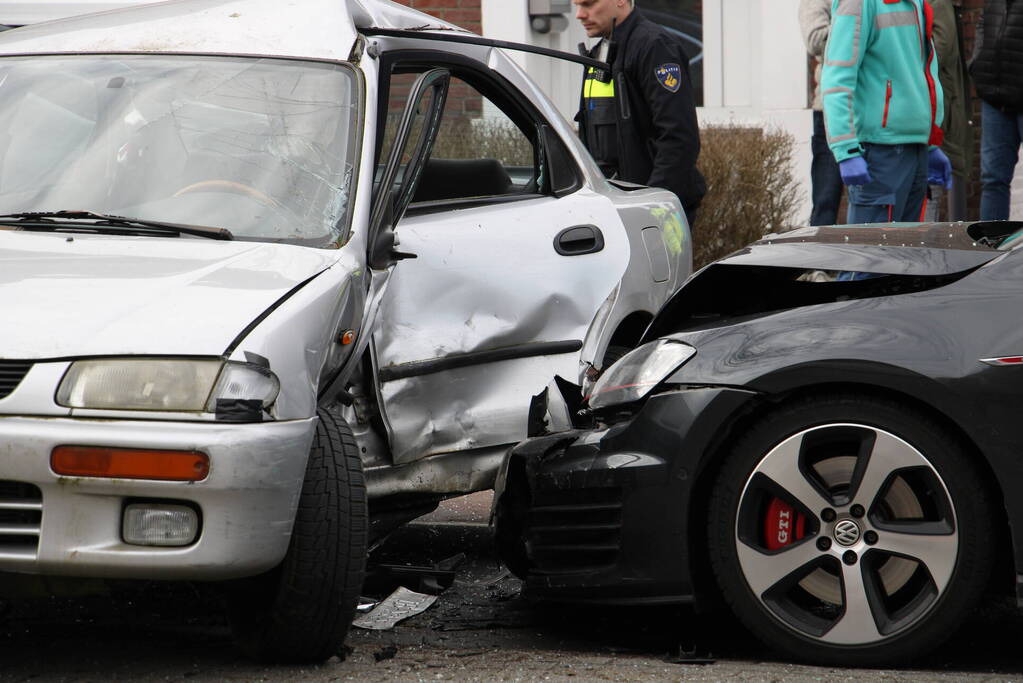 Vrouw overleden na ernstig verkeersongeval