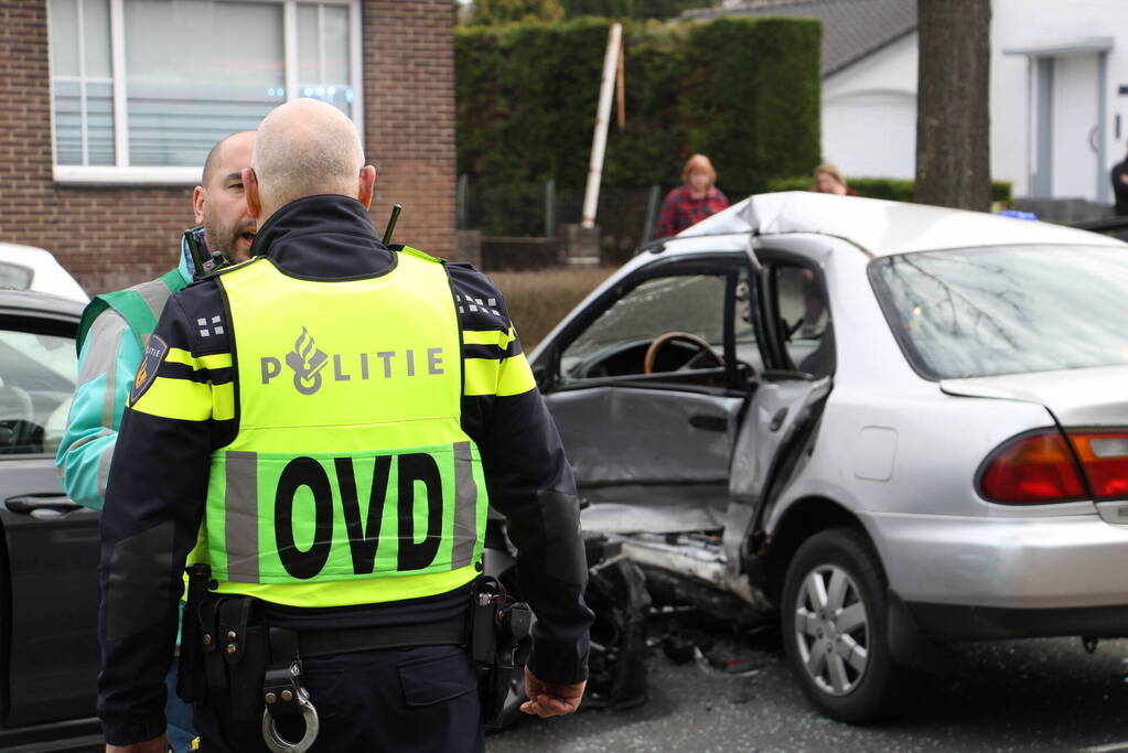 Vrouw overleden na ernstig verkeersongeval