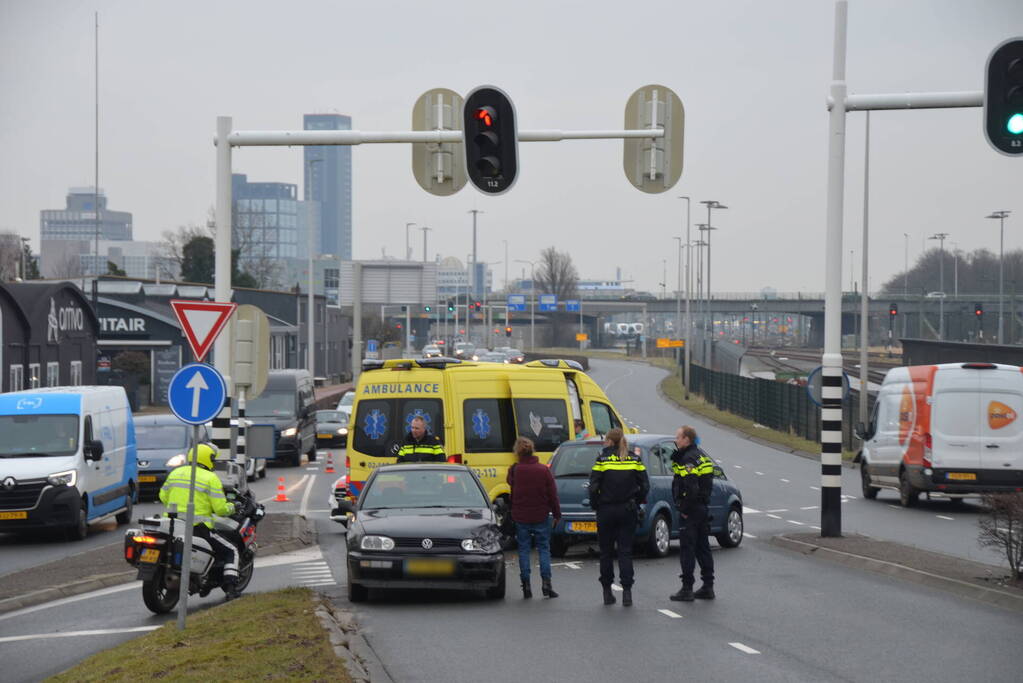 Veel schade na botsing tussen twee voertuigen