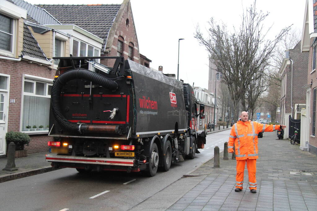 Meerdere mensen onderuit door lang oliespoor