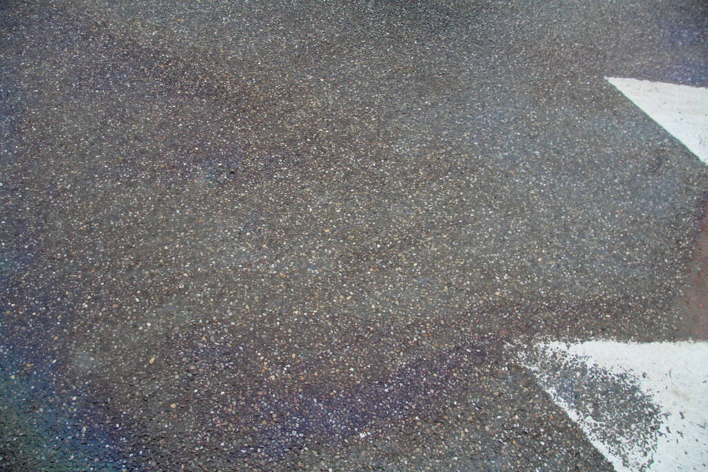 Meerdere mensen onderuit door lang oliespoor