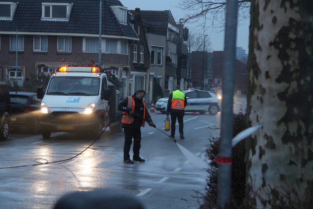 Meerdere mensen onderuit door lang oliespoor