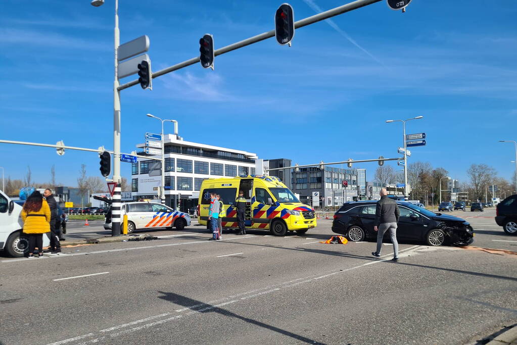 Flinke schade door botsing met drie voertuigen
