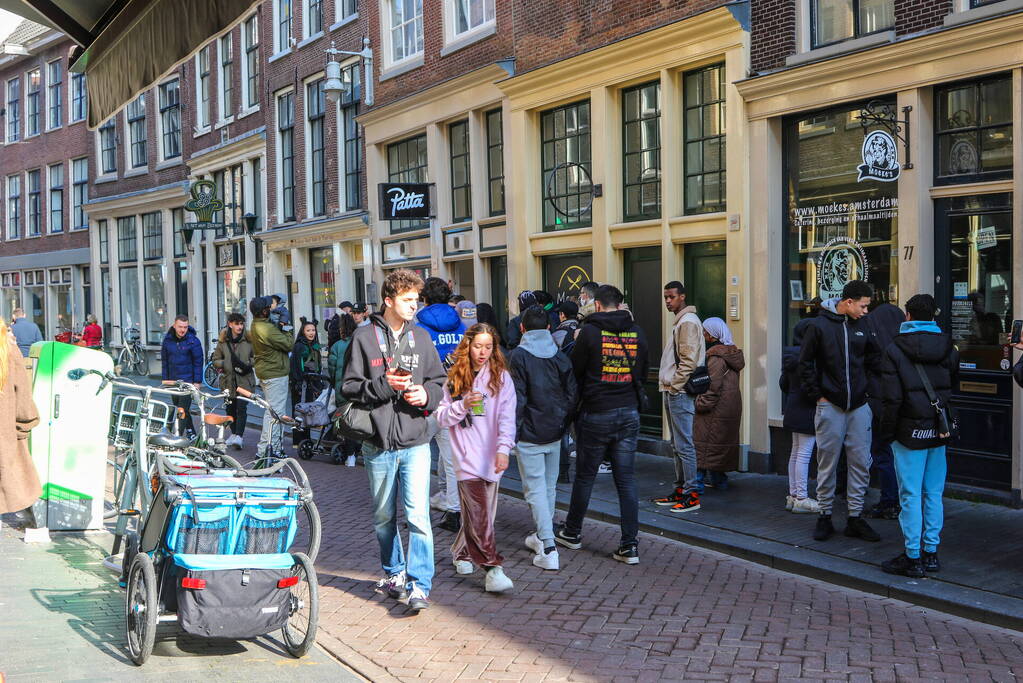 Enorme menigte voor meet-and-greet rapper Central Cee