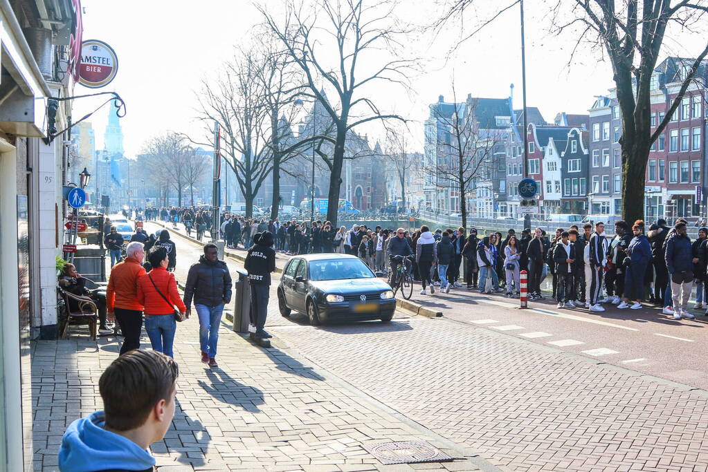 Enorme menigte voor meet-and-greet rapper Central Cee