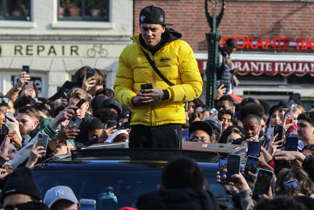 Enorme menigte voor meet-and-greet rapper Central Cee