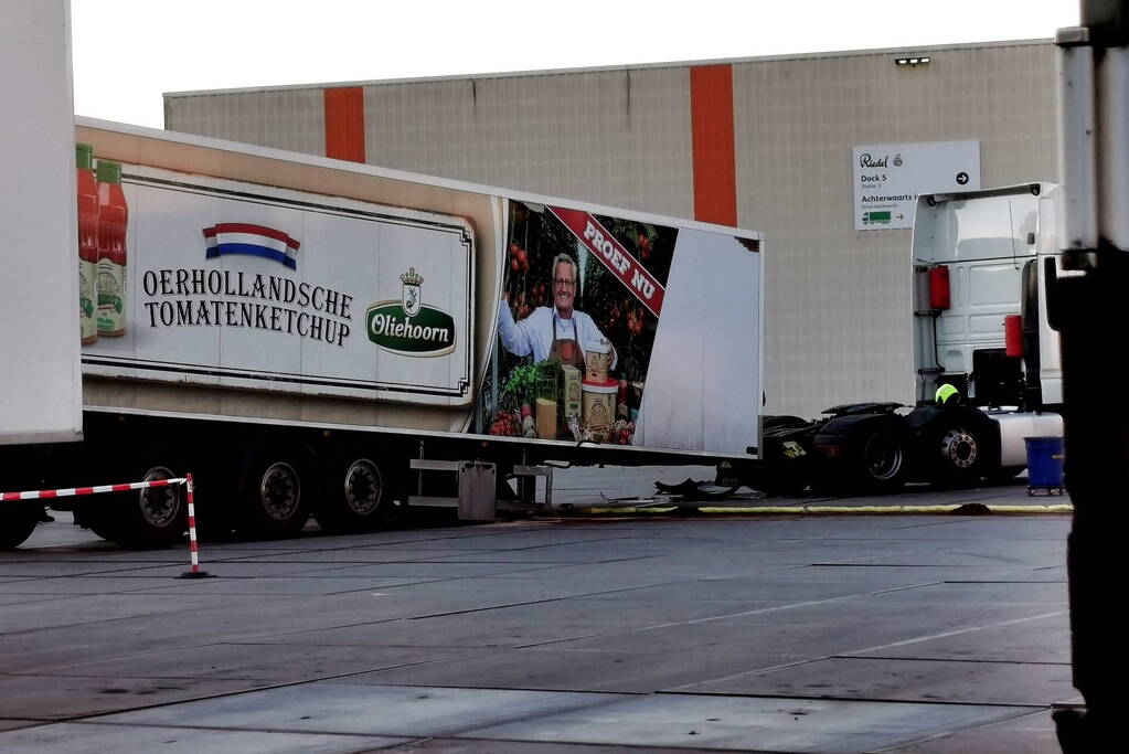 Oplegger schiet los van trekker