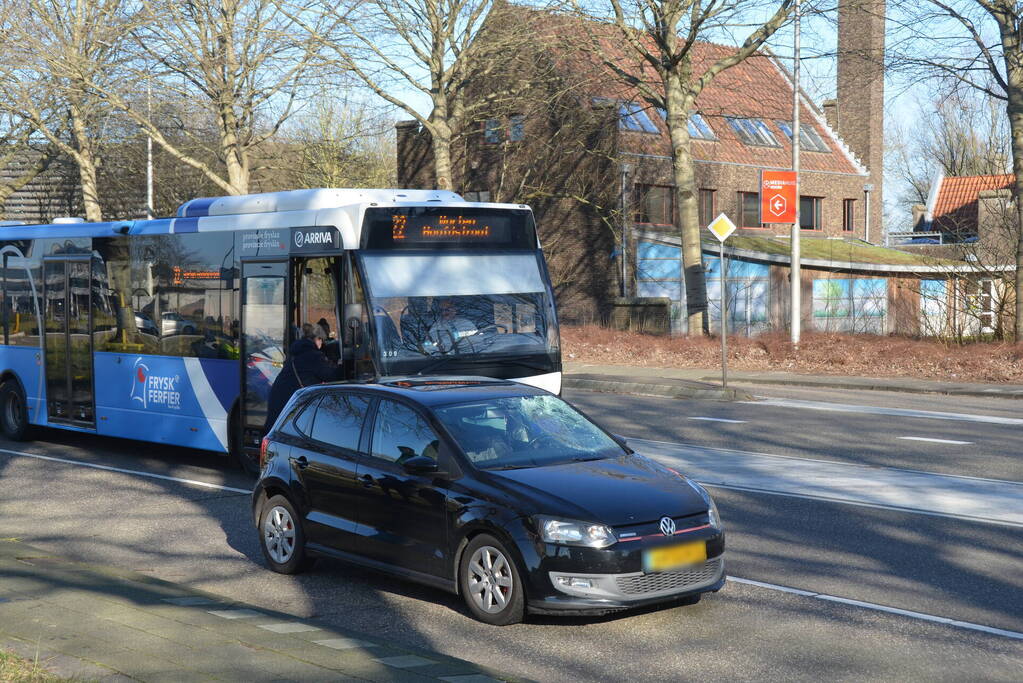 Voetganger geschept door personenauto
