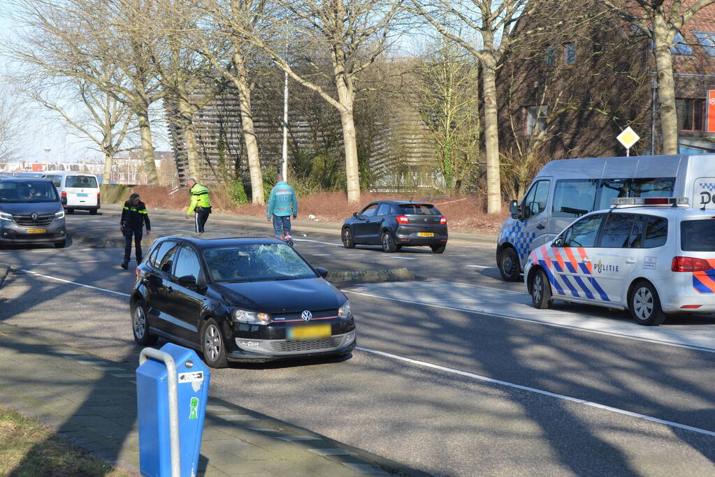 Voetganger geschept door personenauto