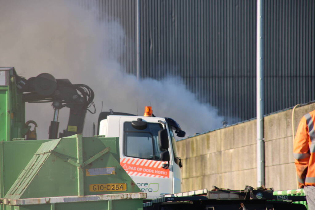 Veel rook bij brand in afvalverwerkingsbedrijf
