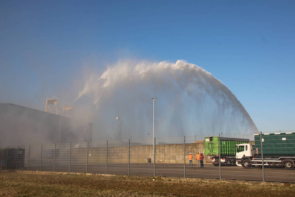 Veel rook bij brand in afvalverwerkingsbedrijf