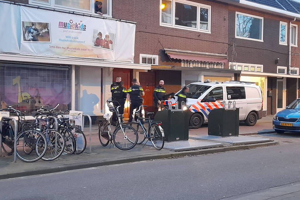 Grote politie-inzet voor inval in twee panden