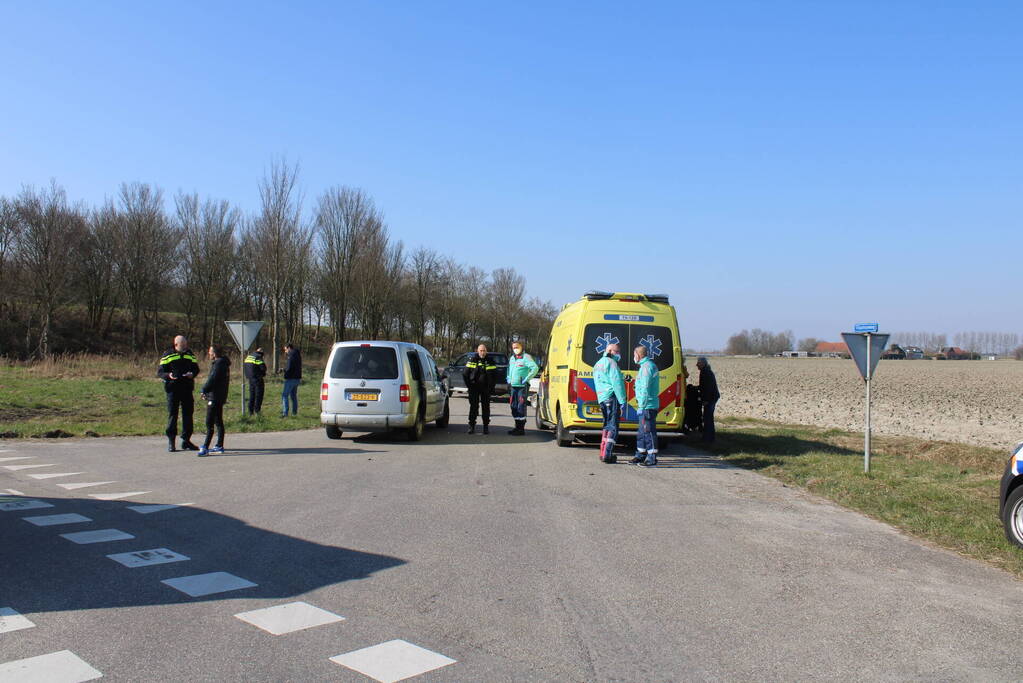 Brommerrijder gewond bij botsing met bestelbus