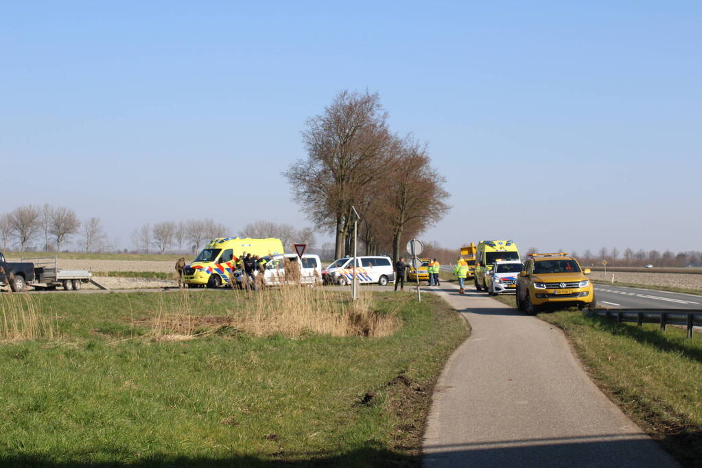 Brommerrijder gewond bij botsing met bestelbus