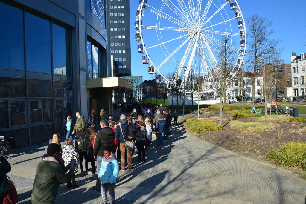 Enorme rij voor gratis rondje in Arcadia-reuzenrad