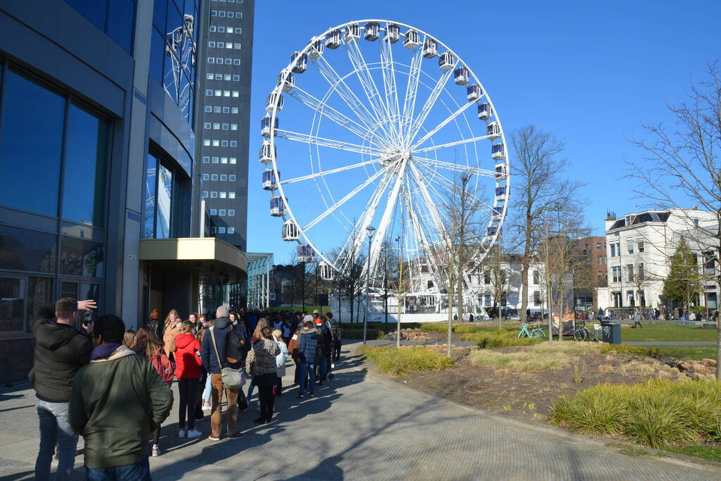 Enorme rij voor gratis rondje in Arcadia-reuzenrad