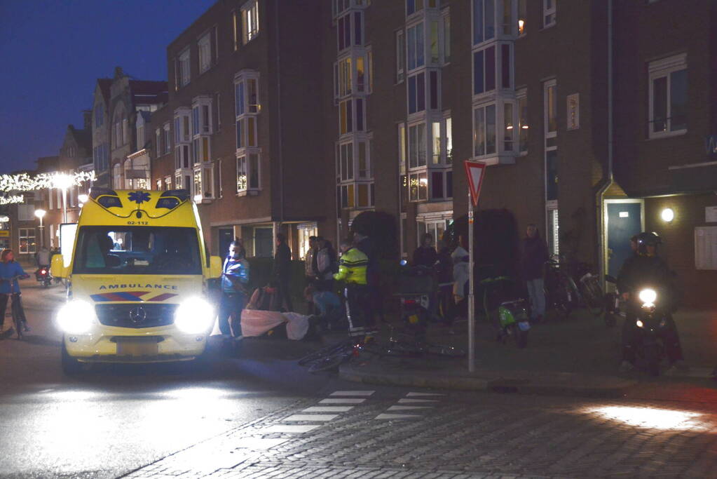 Fietser gewond bij botsing met auto