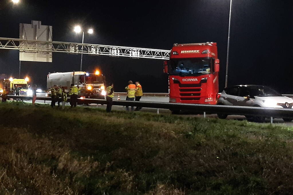 Botsing tussen vrachtwagen en auto