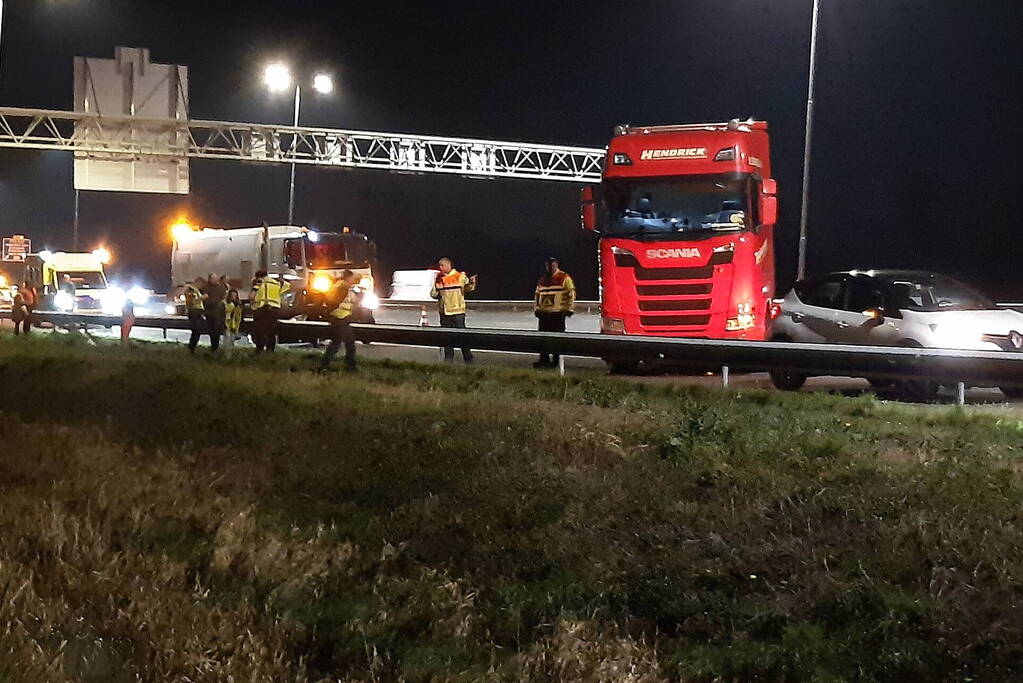 Botsing tussen vrachtwagen en auto