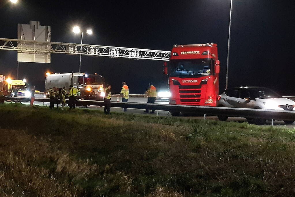 Botsing tussen vrachtwagen en auto