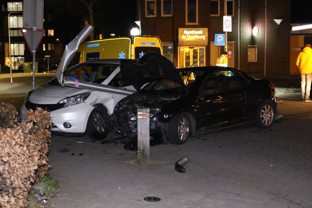 Enorme ravage na botsing, bestuurder aangehouden