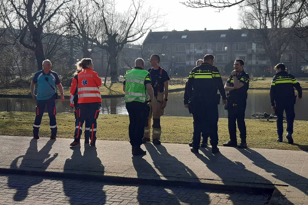 Fiets in het water zorgt voor inzet hulpdiensten