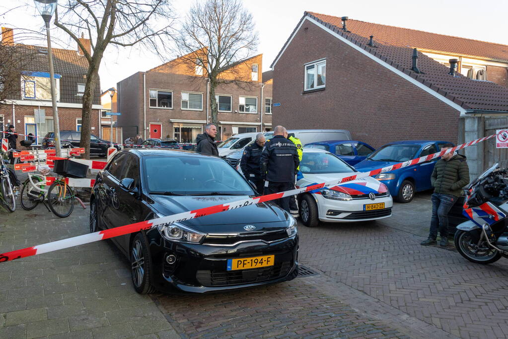 Bestelbus beschoten vanuit rijdende auto