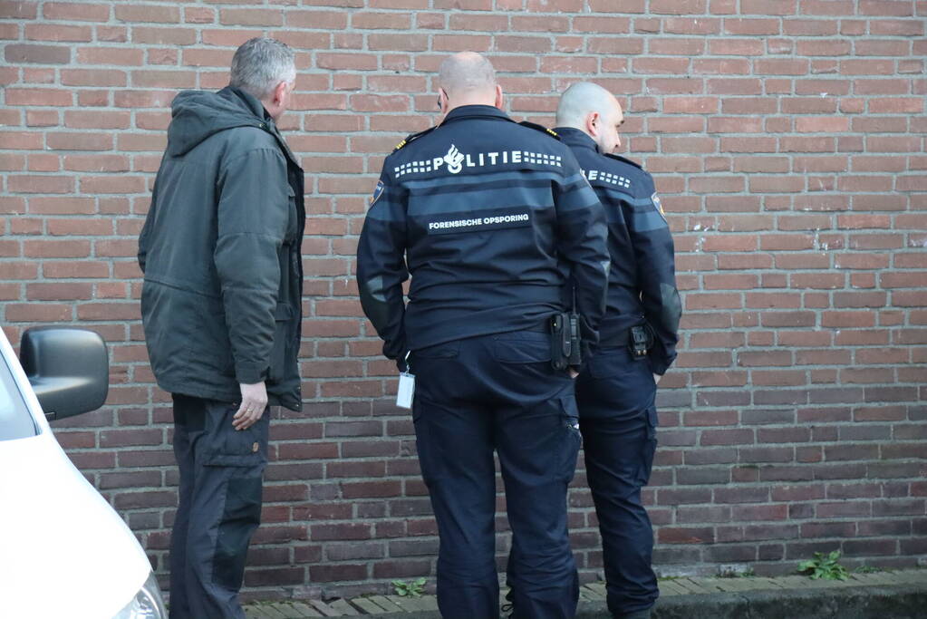 Bestelbus beschoten vanuit rijdende auto