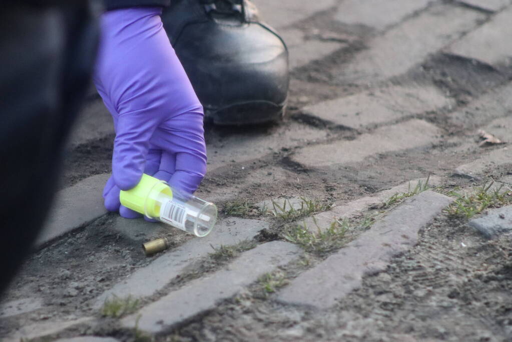 Bestelbus beschoten vanuit rijdende auto