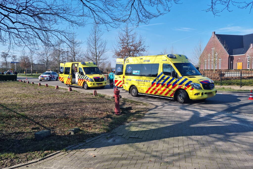 Twee wielrenners gewond bij botsing