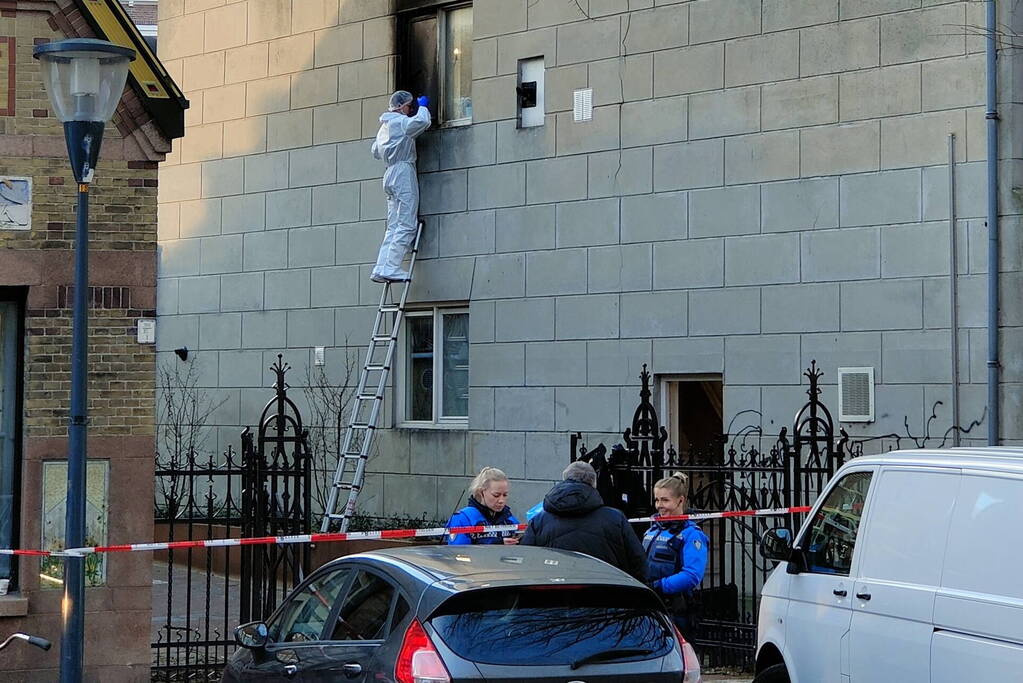 Dode vrouw en gewonde mannen aangetroffen bij brand in woning