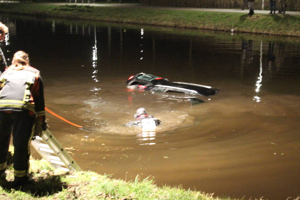 Bestuurder aangehouden na auto te water