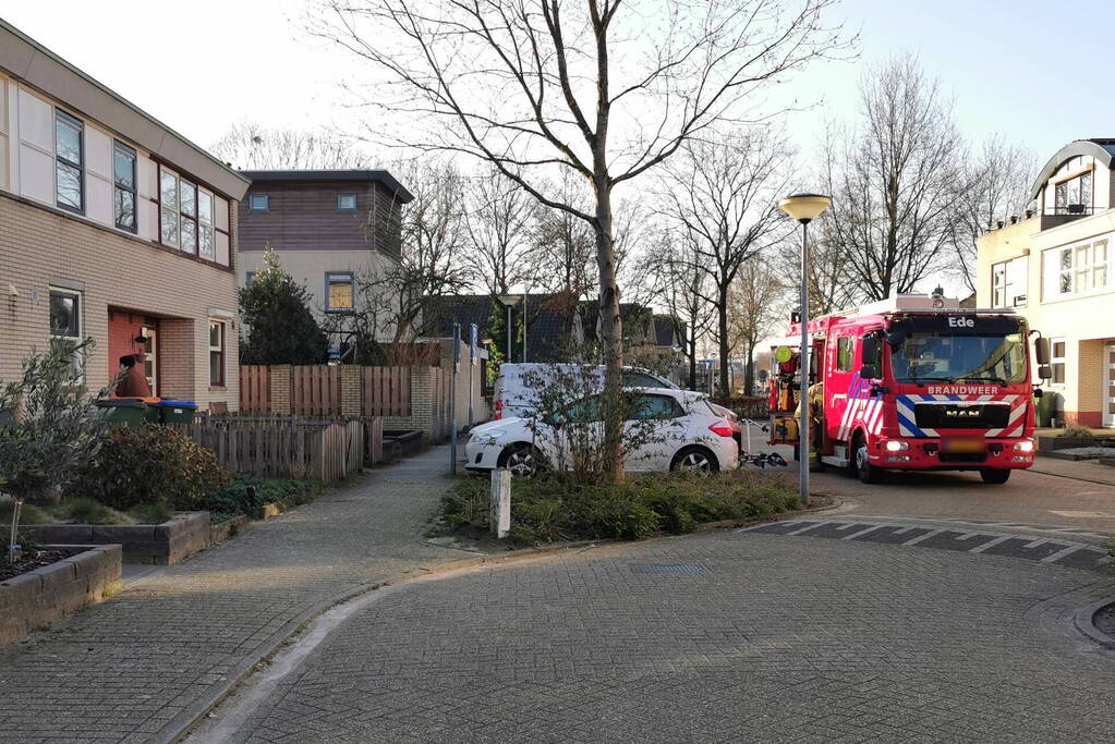 Jong kind opgesloten in woning nadat deur dichtvalt