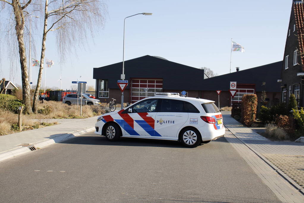Politie zet arrestatieteam in voor persoon met wapen